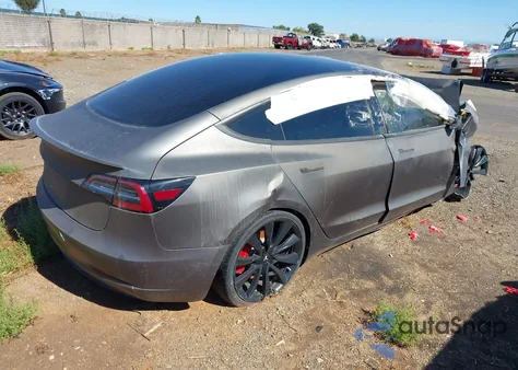 2018 Tesla Model 3 Long Range/Performance из США, поврежденный, VIN 5YJ3E1EB3JF072456